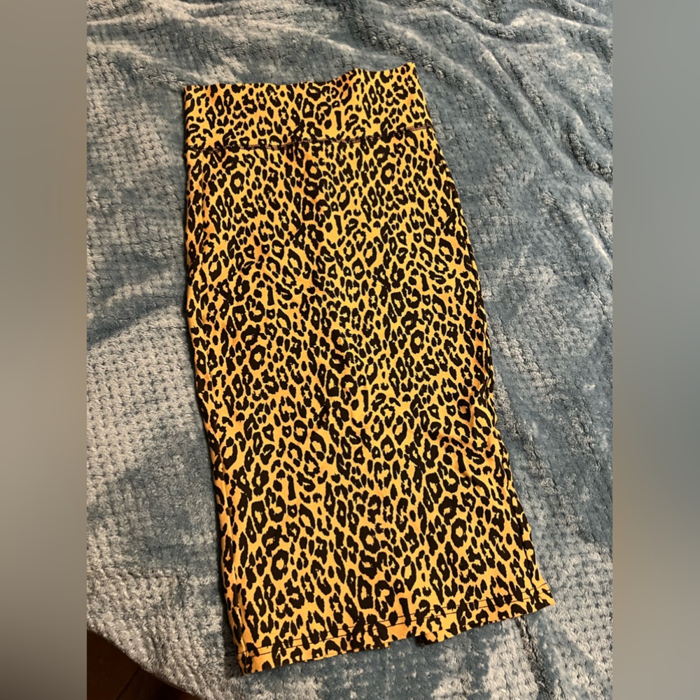⚡️ stretch leopard mid length skirt